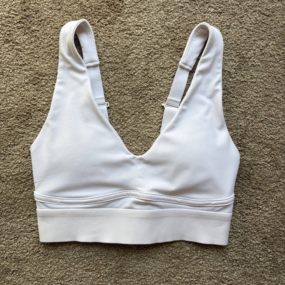 Fabletcis White V-Neck Sports Bra